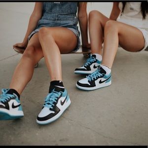 BLACK AND WHITE JORDAN LOWS